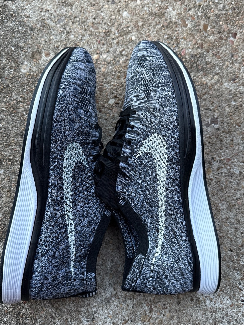 Men's Black & White NIKE